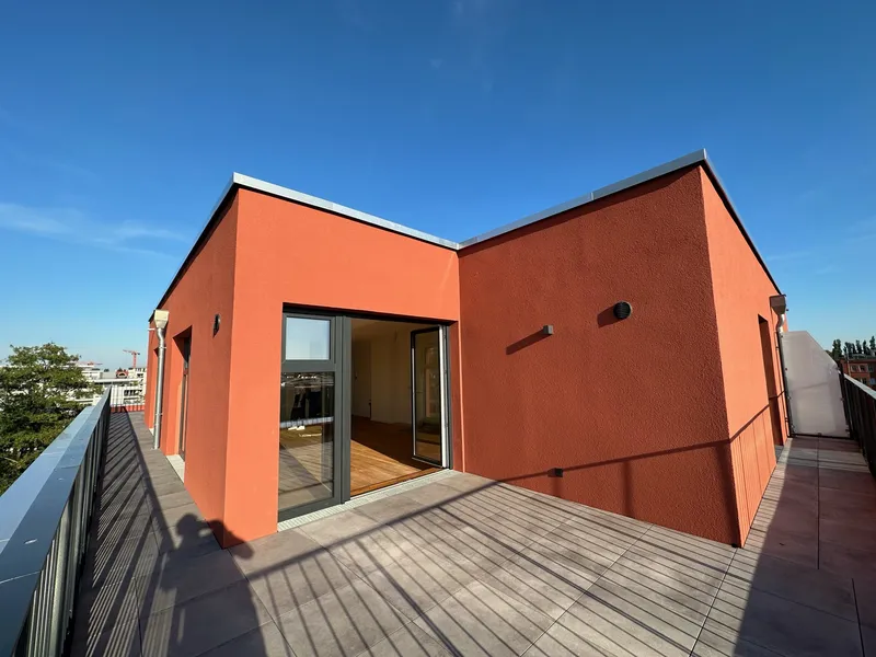Sonne, Wasser, Weitblick – exklusives Penthouse an der Spree — photo 1